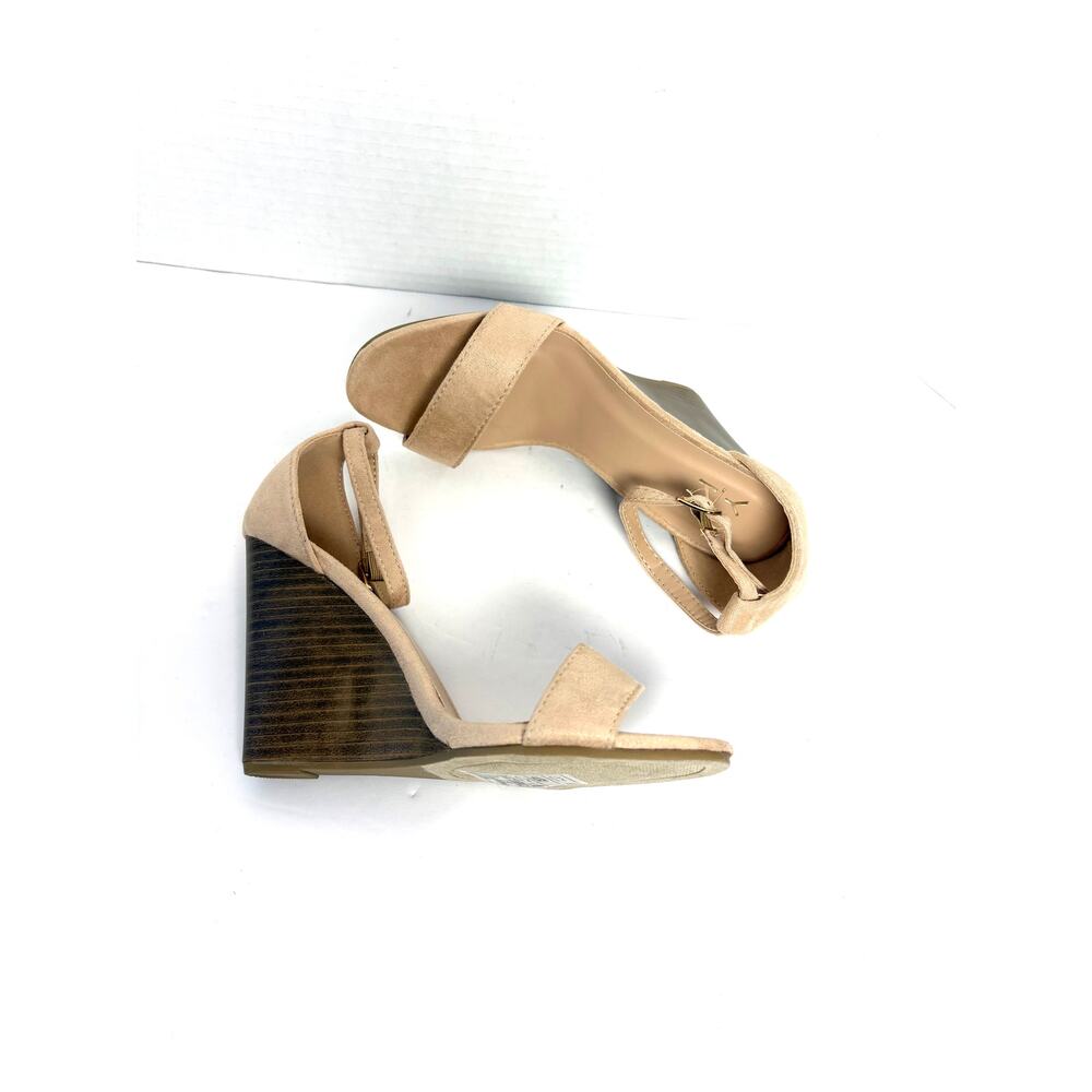 YOKI Wedge Sandals Women's 6.5 Tan Beige Ankle‎ Strap Open Toe Suede Finish NEW - Picture 7 of 9